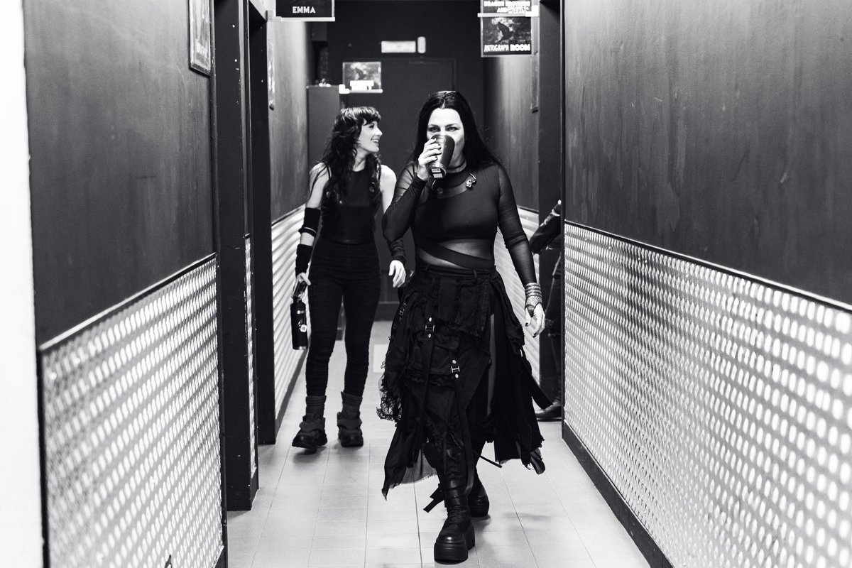 EvaWebsite's tweet photo. Moments before @evanescence stepped on stage at @UnipolArena 🔥That quiet before the storm on Monday night! 

📷 @FLIGHT_AMY for EvanescenceVille https://t.co/Ag1vDqbCwR