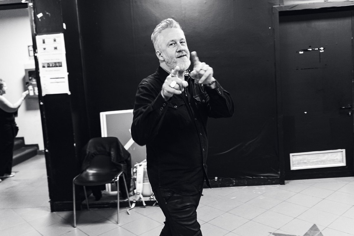 EvaWebsite's tweet photo. Moments before @evanescence stepped on stage at @UnipolArena 🔥That quiet before the storm on Monday night! 

📷 @FLIGHT_AMY for EvanescenceVille https://t.co/Ag1vDqbCwR