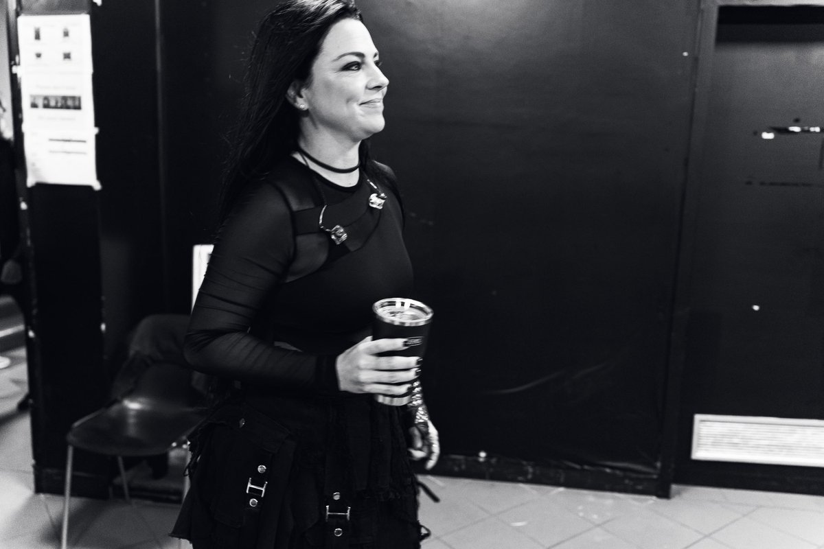EvaWebsite's tweet photo. Moments before @evanescence stepped on stage at @UnipolArena 🔥That quiet before the storm on Monday night! 

📷 @FLIGHT_AMY for EvanescenceVille https://t.co/Ag1vDqbCwR