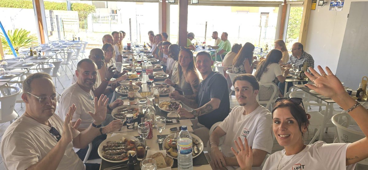 flexnetwork's tweet photo. [#𝗣𝗔𝗥𝗧𝗘𝗡𝗔𝗥𝗜𝗔𝗧] Quand nos #partenaires viennent à notre rencontre au Portugal
Nous avons eu le plaisir d’accueillir l’équipe UP IT dans nos bureaux
Une belle occasion de rencontrer nos #équipes sur place, de découvrir notre environnement de travail https://t.co/bwikYyvEmd