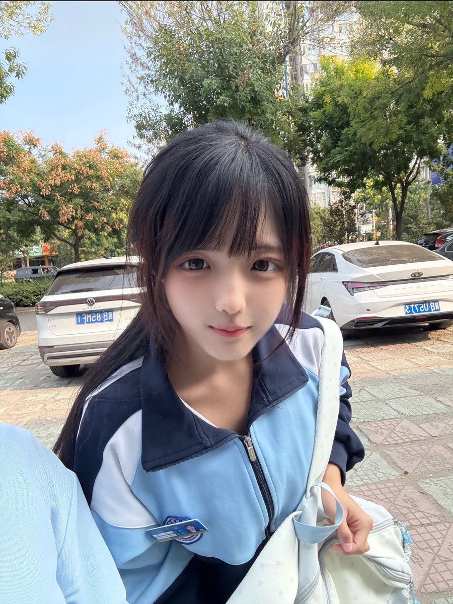 lchante_30's tweet photo. 放假啦。新拍的  

有人想锐评一下我19岁福嘛 🥹     

不要🚪..赶紧看完删.

真没有🚪 流言 1 我真的给呀 https://t.co/jUSrlnxvrV