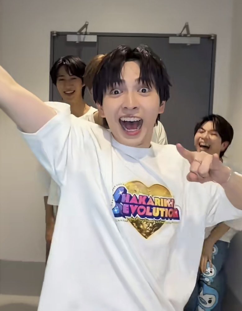ppppp_pipopapi_'s tweet photo. 【吉田仁人のチャームポイントby塩﨑太智】
おしり
かわいい右の前歯
目（でかすぎ） https://t.co/EuIFQTqgrR