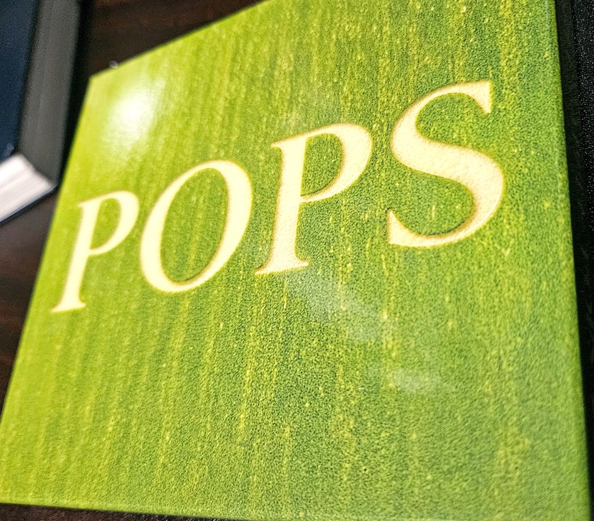 SkyOnSORA's tweet photo. ｷﾀ━(ﾟ∀ﾟ)━!
#MrsGREENAPPLE 
#ミセスPOPS https://t.co/gYNJnIBNGv