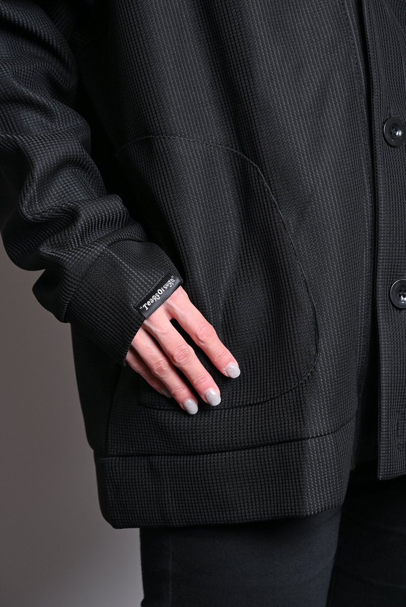 tears_of_swan's tweet photo. TEARS OF SWAN-SWAN TOY SWEAT BIG CARDIGAN
¥15,000(tax in)

KYNE氏デザインのスワントイビッグシルエットスウェットカーディガン、ポリエステル使用、L-XXXLの4サイズ、フロント両脇に大きめポケット、正面にワッペン、右袖にピスネーム

店頭、official webshopにて販売開始ですので宜しくお願い致します!!

https://t.co/ZEAkx0EDz1
(webshopオーダー分、10月下旬発送)

@tears_of_swan 
#tearsofswan
#kyne
#swantoy
#sweatcardigan