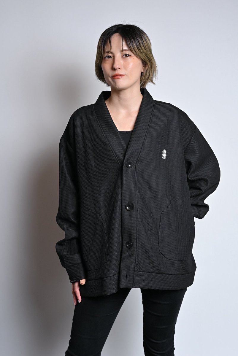 tears_of_swan's tweet photo. TEARS OF SWAN-SWAN TOY SWEAT BIG CARDIGAN
¥15,000(tax in)

KYNE氏デザインのスワントイビッグシルエットスウェットカーディガン、ポリエステル使用、L-XXXLの4サイズ、フロント両脇に大きめポケット、正面にワッペン、右袖にピスネーム

店頭、official webshopにて販売開始ですので宜しくお願い致します!!

https://t.co/ZEAkx0EDz1
(webshopオーダー分、10月下旬発送)

@tears_of_swan 
#tearsofswan
#kyne
#swantoy
#sweatcardigan
