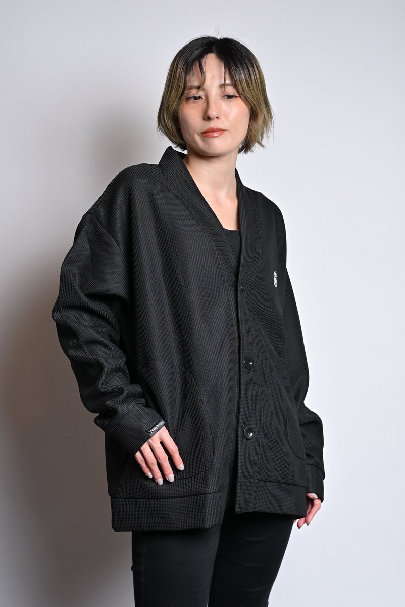 tears_of_swan's tweet photo. TEARS OF SWAN-SWAN TOY SWEAT BIG CARDIGAN
¥15,000(tax in)

KYNE氏デザインのスワントイビッグシルエットスウェットカーディガン、ポリエステル使用、L-XXXLの4サイズ、フロント両脇に大きめポケット、正面にワッペン、右袖にピスネーム

店頭、official webshopにて販売開始ですので宜しくお願い致します!!

https://t.co/ZEAkx0EDz1
(webshopオーダー分、10月下旬発送)

@tears_of_swan 
#tearsofswan
#kyne
#swantoy
#sweatcardigan