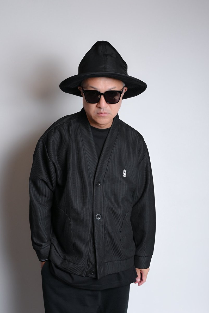 tears_of_swan's tweet photo. TEARS OF SWAN-SWAN TOY SWEAT BIG CARDIGAN
¥15,000(tax in)

KYNE氏デザインのスワントイビッグシルエットスウェットカーディガン、ポリエステル使用、L-XXXLの4サイズ、フロント両脇に大きめポケット、正面にワッペン、右袖にピスネーム

店頭、official webshopにて販売開始ですので宜しくお願い致します!!

https://t.co/ZEAkx0EDz1
(webshopオーダー分、10月下旬発送)

@tears_of_swan 
#tearsofswan
#kyne
#swantoy
#sweatcardigan