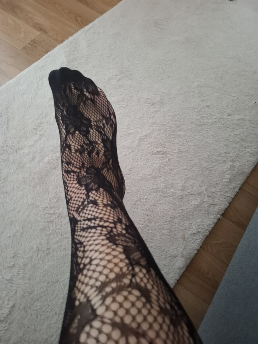 missmum86's tweet photo. Patterns, tights, and a little teaser for your timeline... 🖤
#footfetısh #Daddytakesitwhenever https://t.co/IAigLdbg0v