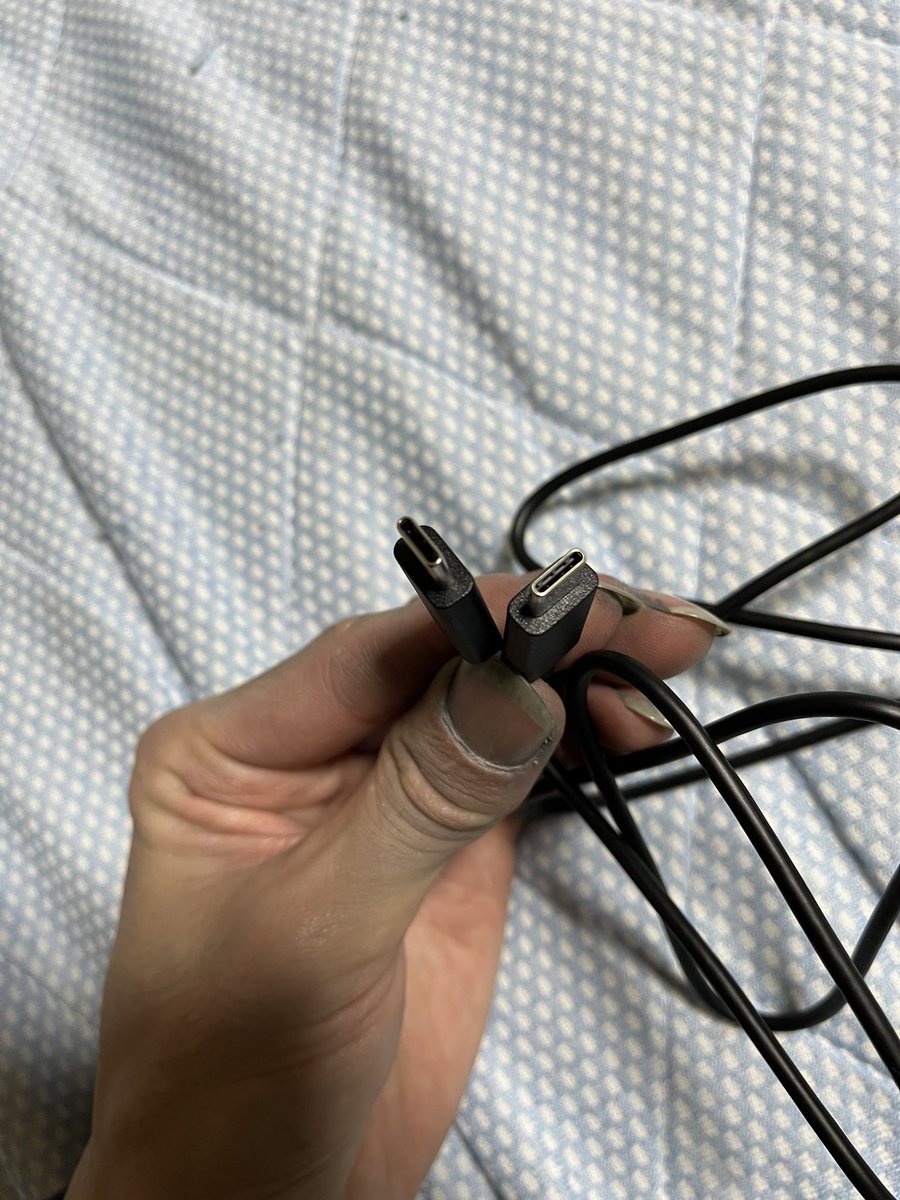 YMonkey0618's tweet photo. プルームオーラ買って早速充電しよ思ったらなんで両方タイプCやねん。USB端子とちゃうんけ不親切やの https://t.co/NGPlEvGmL3