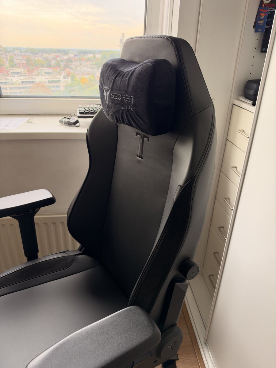 jackey_zeng's tweet photo. My new #Secretlab gaming chair🥰💺#perfection https://t.co/fLVo5CpYLT