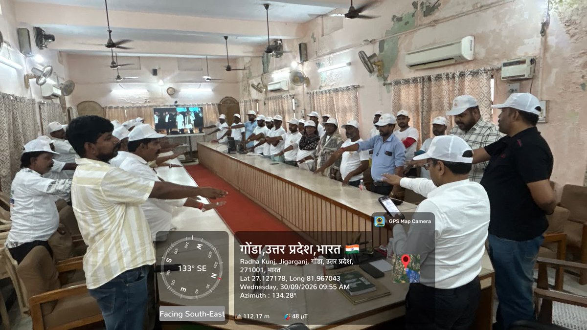 GondaNpp's tweet photo. नगर पालिका परिषद गोंडा में 'स्वच्छता ही सेवा' के तहत सफाई मित्र सुरक्षा एवं सम्मान शिविर आयोजित किया गया।
इसमें सफाई कर्मियों को टी-शर्ट, कैप व PPE किट बांटे गए तथा स्वास्थ्य जांच, आयुष्मान भारत, पीएम स्वनिधि और आवास योजना का लाभ प्रदान किया गया। https://t.co/jwllj4uZol