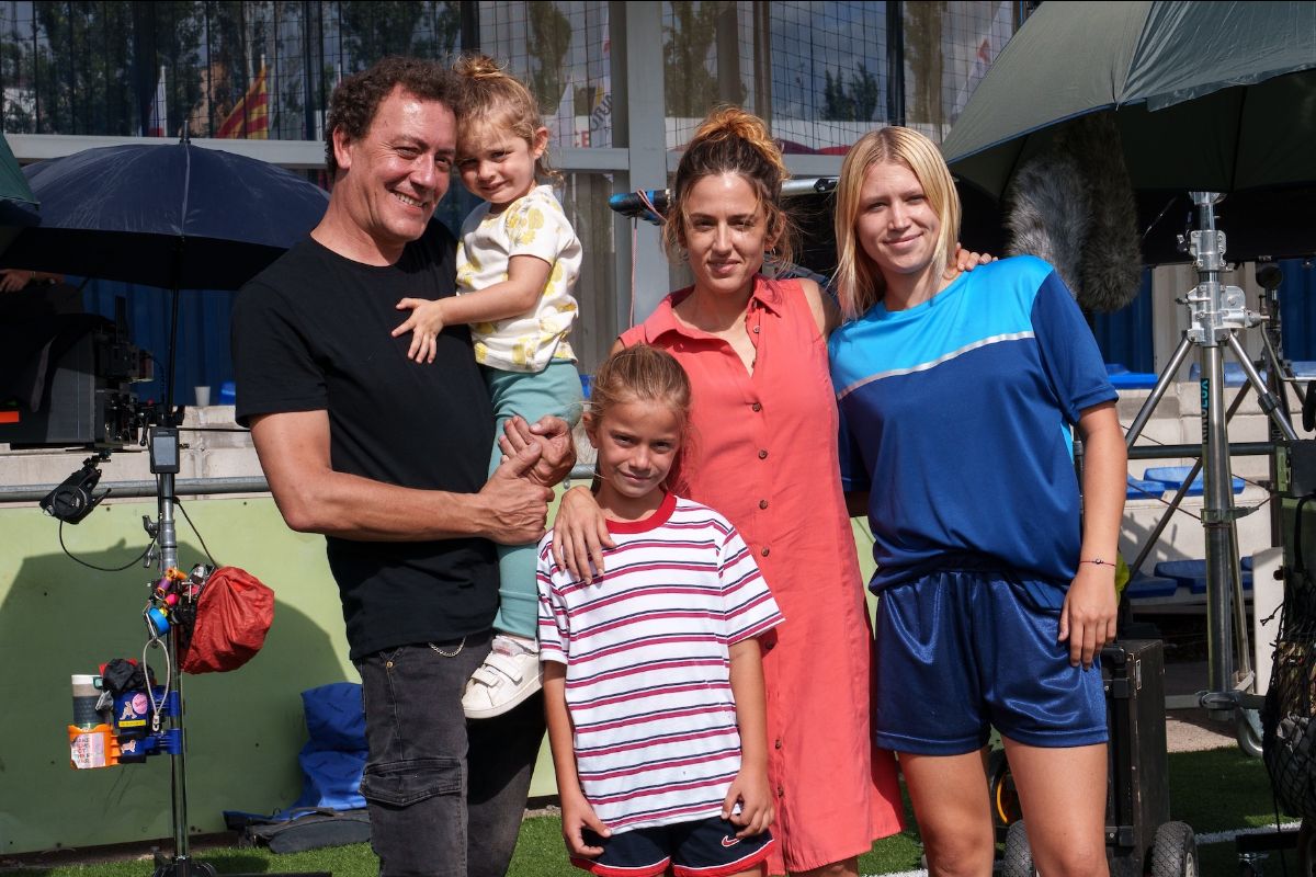 Academiadecine's tweet photo. #RodajesCineEspañol Lucía Alemany rueda una película sobre Alexia Putellas, inspirada en los orígenes y primeros años de la doble Balón de Oro y campeona del mundo en 2023. La película está protagonizada por Madicken Mauri-Sandaker y Emma Masoliver.
https://t.co/34tK7NO6Lr https://t.co/7UYLXB02No