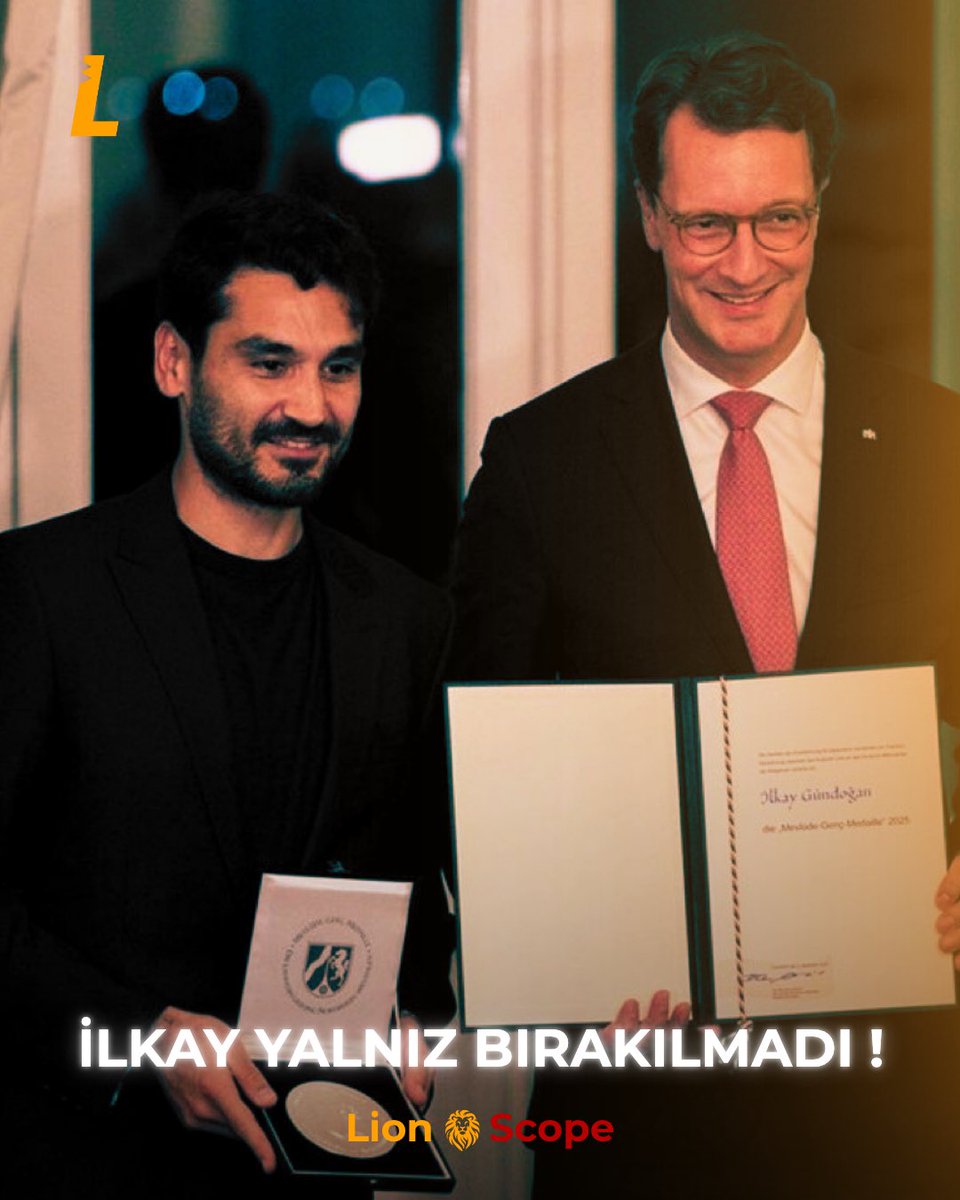 LionScopeMedia's tweet photo. İlkay Gündoğan, kendisini yalnız bırakmayan Okan Buruk ve takım arkadaşlarına teşekkür etti.

Gündoğan, “Hepsine teşekkür ediyorum. Ayaklarına sağlık. Beni bugün yalnız bırakmadılar. Burada olan, beraber idmana çıktığım arkadaşlarım geldi. Çok sevindim. Çok güzel bir jest. https://t.co/ftkkQnJqeP
