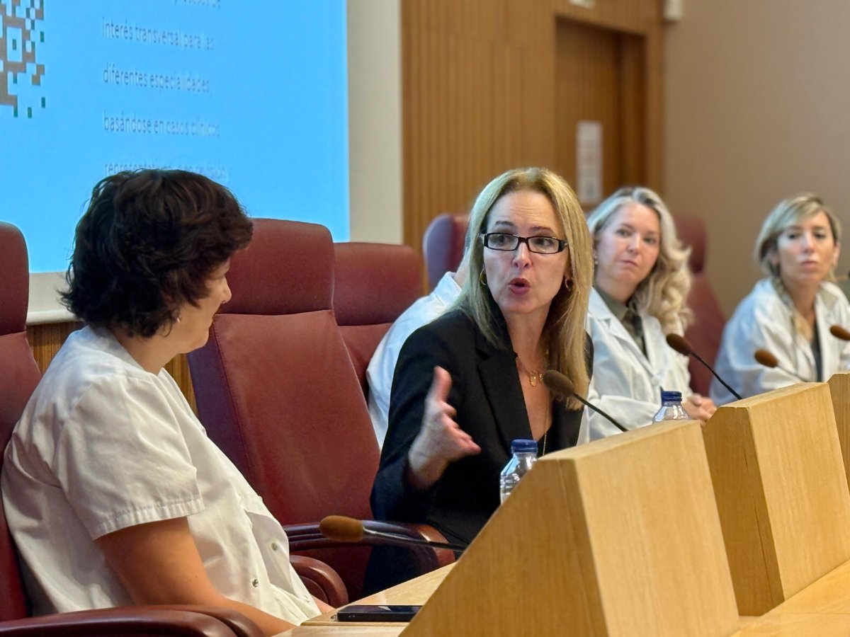 ONT_esp's tweet photo. 🗣️Hoy hemos estado con los compañeros de @HospiLaPaz en una de sus sesiones generales hablando del éxito del Modelo Español y el gran papel que juega este hospital en él, en especial con su programa de trasplante pediatrico y su ensayo clínico para generar tolerancia inmunológica https://t.co/rKfX88ONus