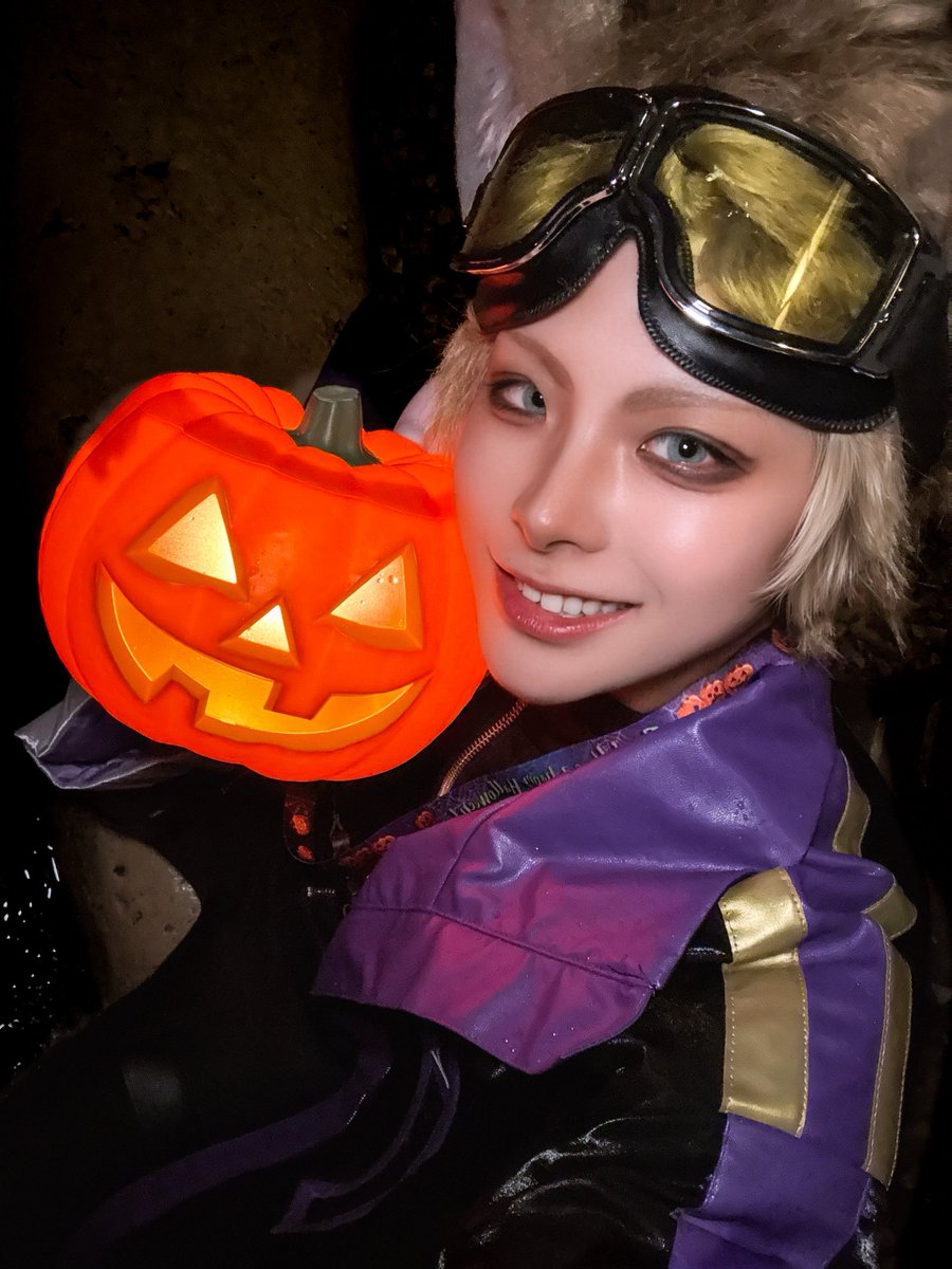 kiri_tsu_rei's tweet photo. おんなじ顔~‼︎

#Dハロ仮装2026
#Dハロツイステ https://t.co/k81BHhMLJo