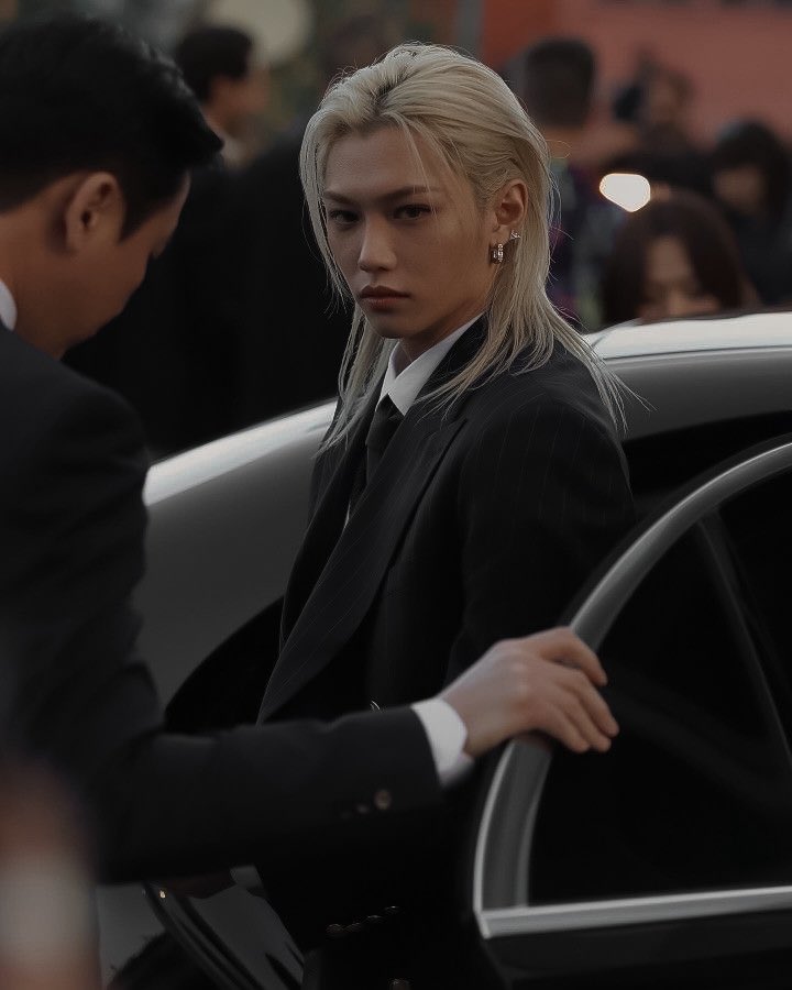hyunlixlinee's tweet photo. this hyunjin                         with this felix https://t.co/TQGUP5IM32