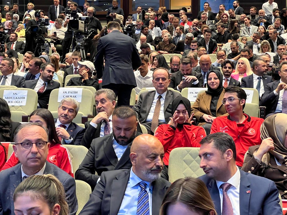 mehbaykan's tweet photo. Ankara’da gerçekleştirilen Ülke TV Spor&Spor Ödül Gecesi’nde, sporcularımız, Türk sporuna gönül veren spor camiamızın değerli temsilcileriyle bir araya gelmenin mutluluğunu yaşadık.

Bu anlamlı organizasyonda emeği bulunan Ömer Önder, Ülke TV ailesine ve tüm paydaşlara teşekkür ediyorum.