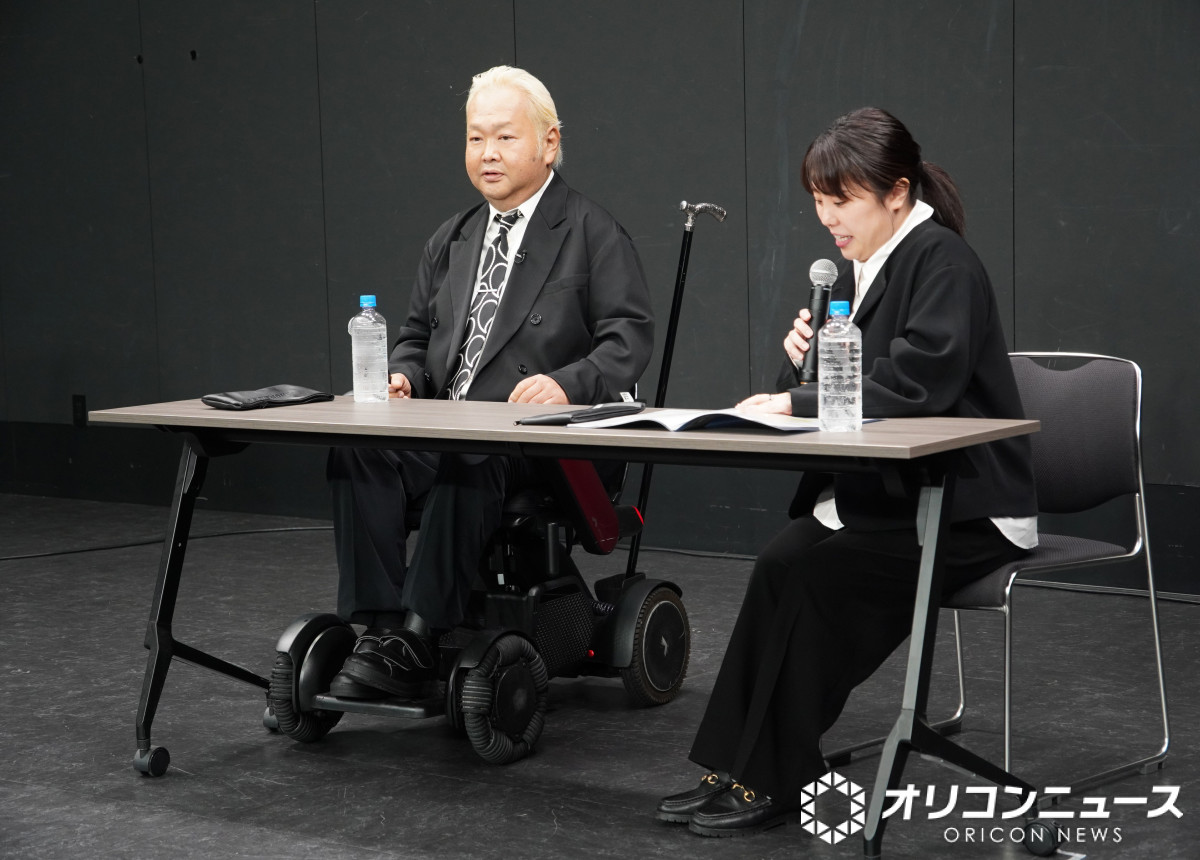 oricon's tweet photo. 人工透析、左足切断、“死”を3回宣告…
ハチミツ二郎「死ぬまでにやりたいこと」番組化
https://t.co/uRmPVDrrRs
⠀
企画を立ち上げたのは、中学時代に東京ダイナマイトを見て「この人と仕事をしたい」と憧れ、吉本興業に入社した社員。クラウドファンディングに応じて実現できることが増える仕組みで ､ クライマックスには「コント生前葬」を用意している。