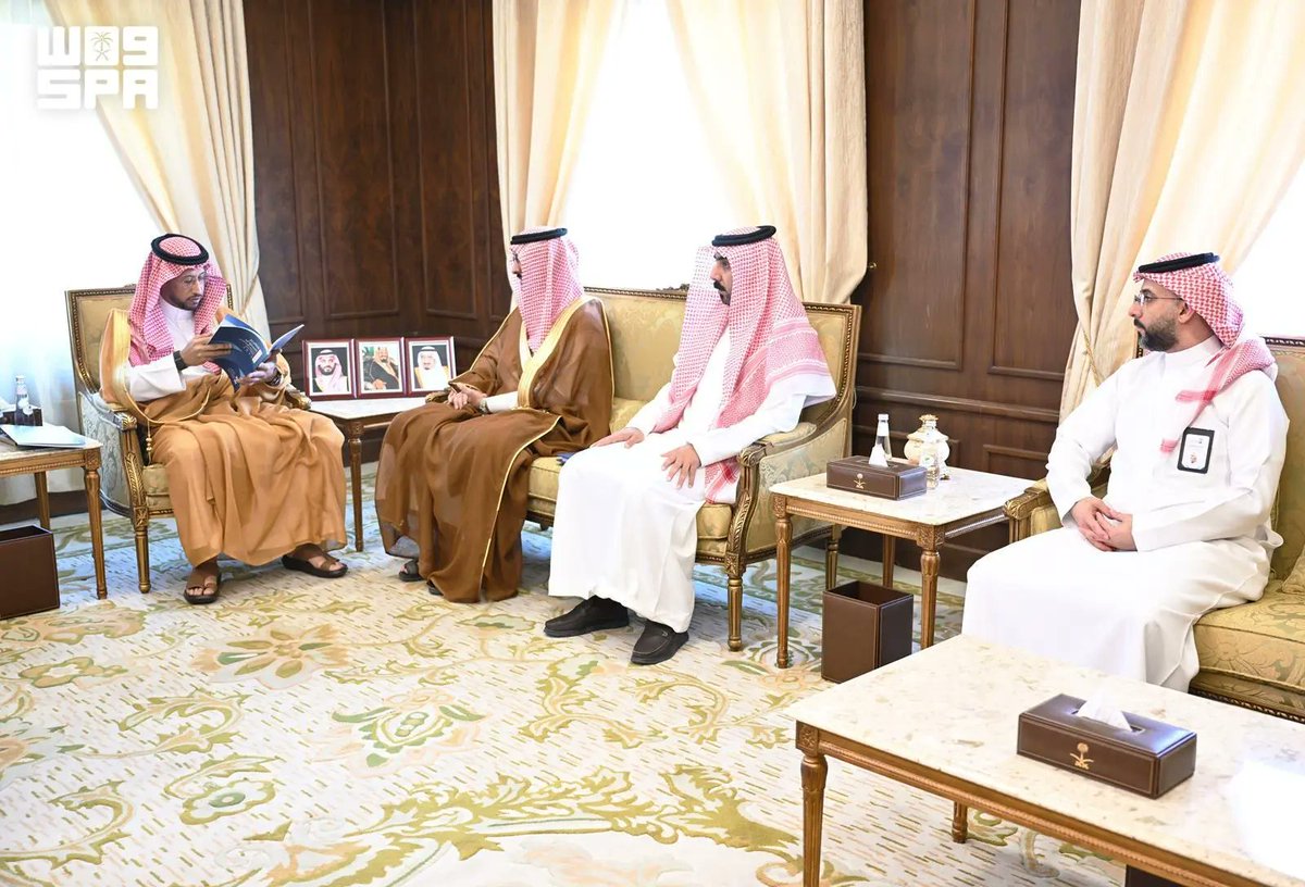 SPAregions's tweet photo. نائب أمير عسير يستقبل مدير فرع هيئة حقوق الإنسان.
https://t.co/rOdG4YiBB7
#واس https://t.co/DSh3BJLsjc