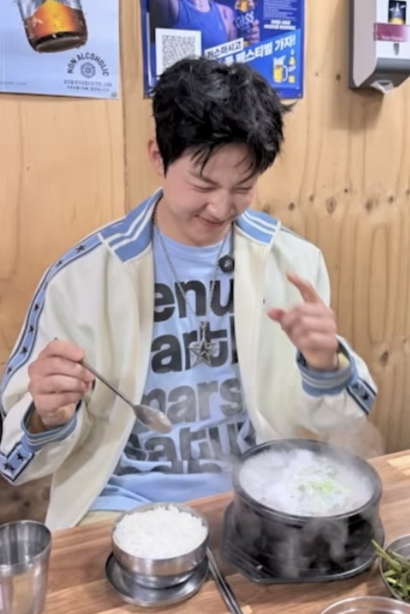 dowoonosaurus's tweet photo. 고화질로 포카뽑아다 뿌려주라 제발 국밥포카로 https://t.co/9scsGHi6KG