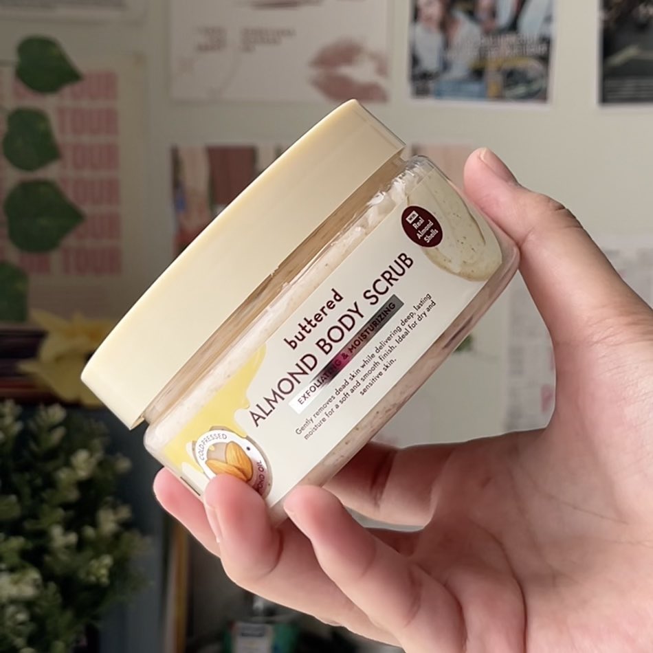 lisaaaawpmm6's tweet photo. almond body scrub barunya buttered wangi bgttt!!! scrubnya juga lembut 😭🫵🏻 https://t.co/rG7uneaCog