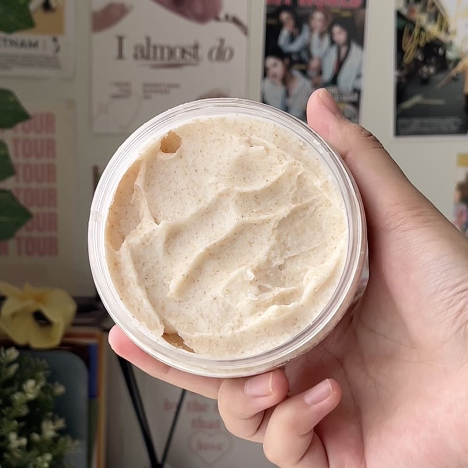 lisaaaawpmm6's tweet photo. almond body scrub barunya buttered wangi bgttt!!! scrubnya juga lembut 😭🫵🏻 https://t.co/rG7uneaCog