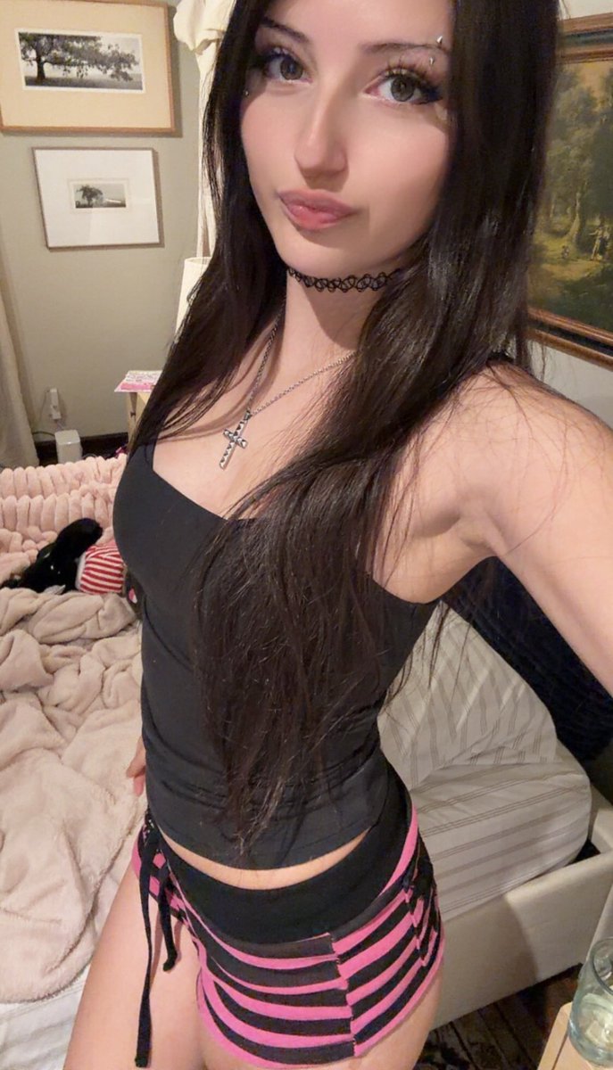 celinemusie's tweet photo. serving u bed time looks https://t.co/xFUiYN4IUS
