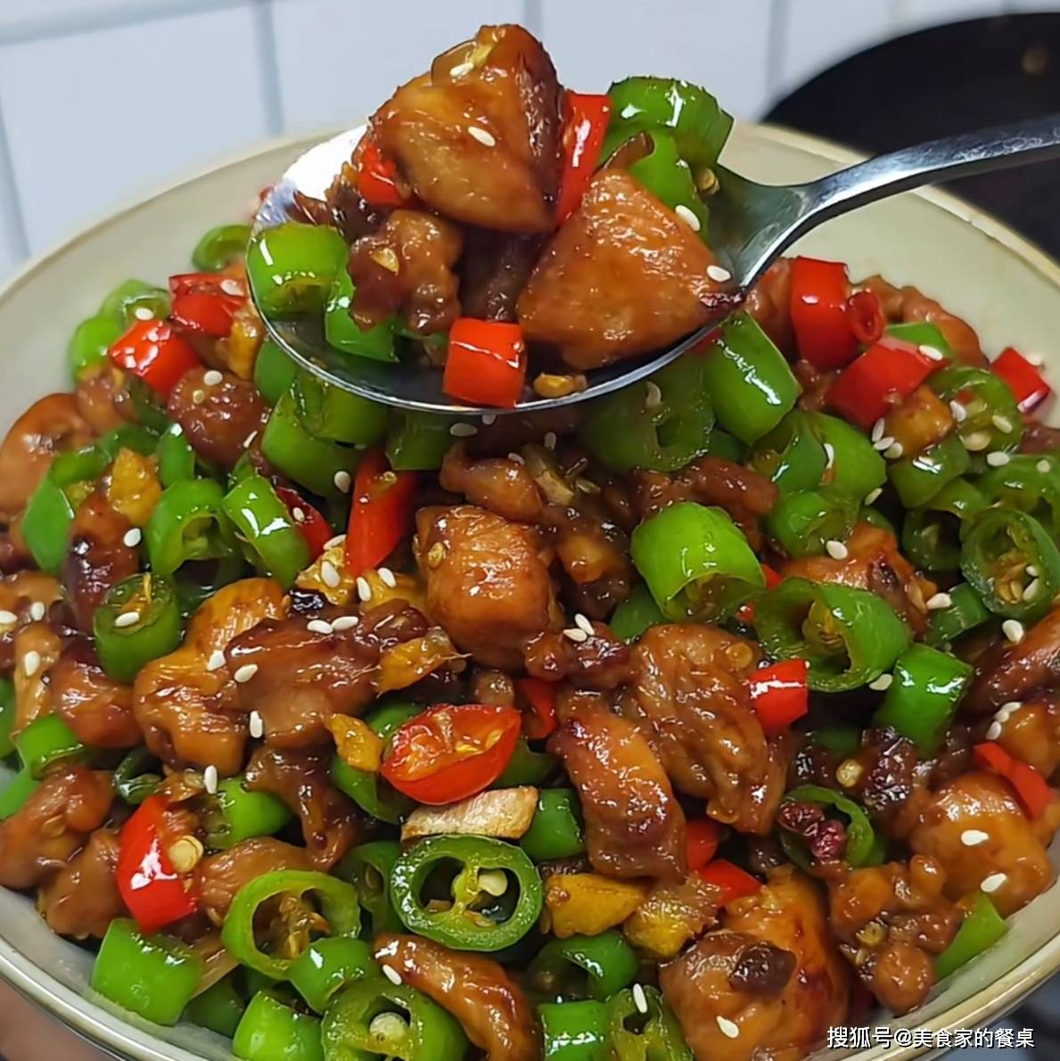 chane_gobe376's tweet photo. I love the stir-fried shredded chicken with spices—so tasty! https://t.co/VyTzg50pft
