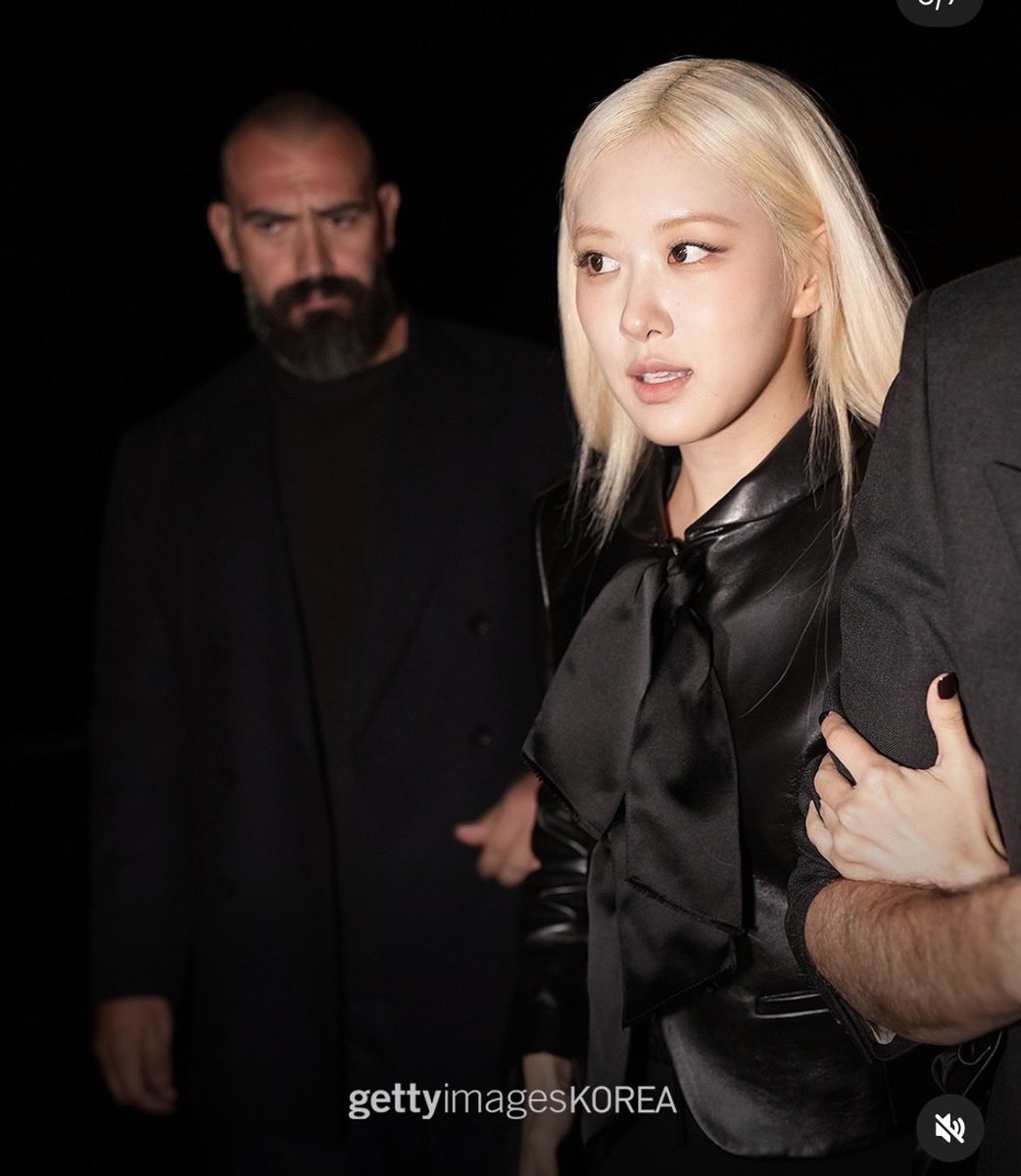 Julyan1122's tweet photo. Please RT and reply:

ROSÉ AT YSL PFW
#ROSÉ #SAINTLAURENT
#ParisFashionWeek https://t.co/pBkUEQYi7a