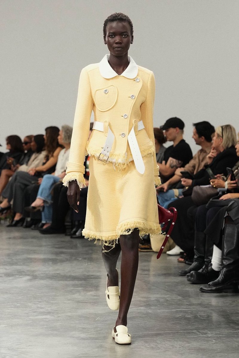 itgirlbackup's tweet photo. Courrèges ss27 https://t.co/zN5lApU222