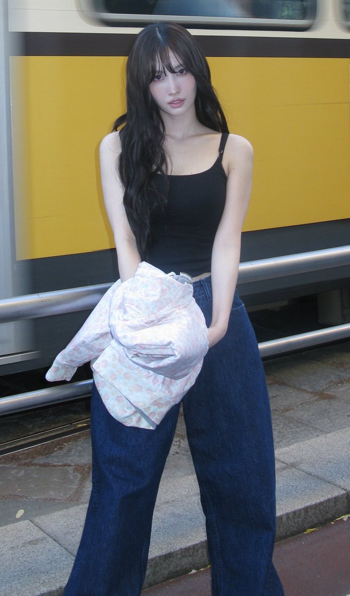 godmitzu's tweet photo. MOMO IS SO GORGEOUS OMG https://t.co/6zxvfli5IM