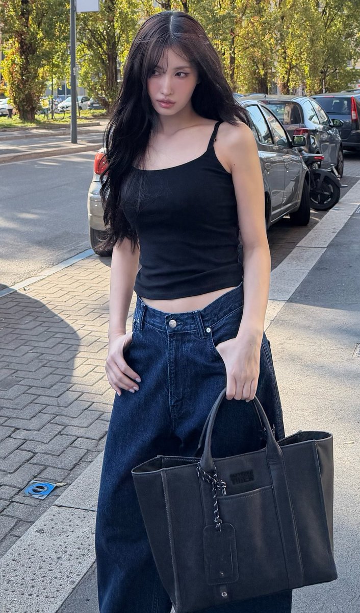 godmitzu's tweet photo. MOMO IS SO GORGEOUS OMG https://t.co/6zxvfli5IM