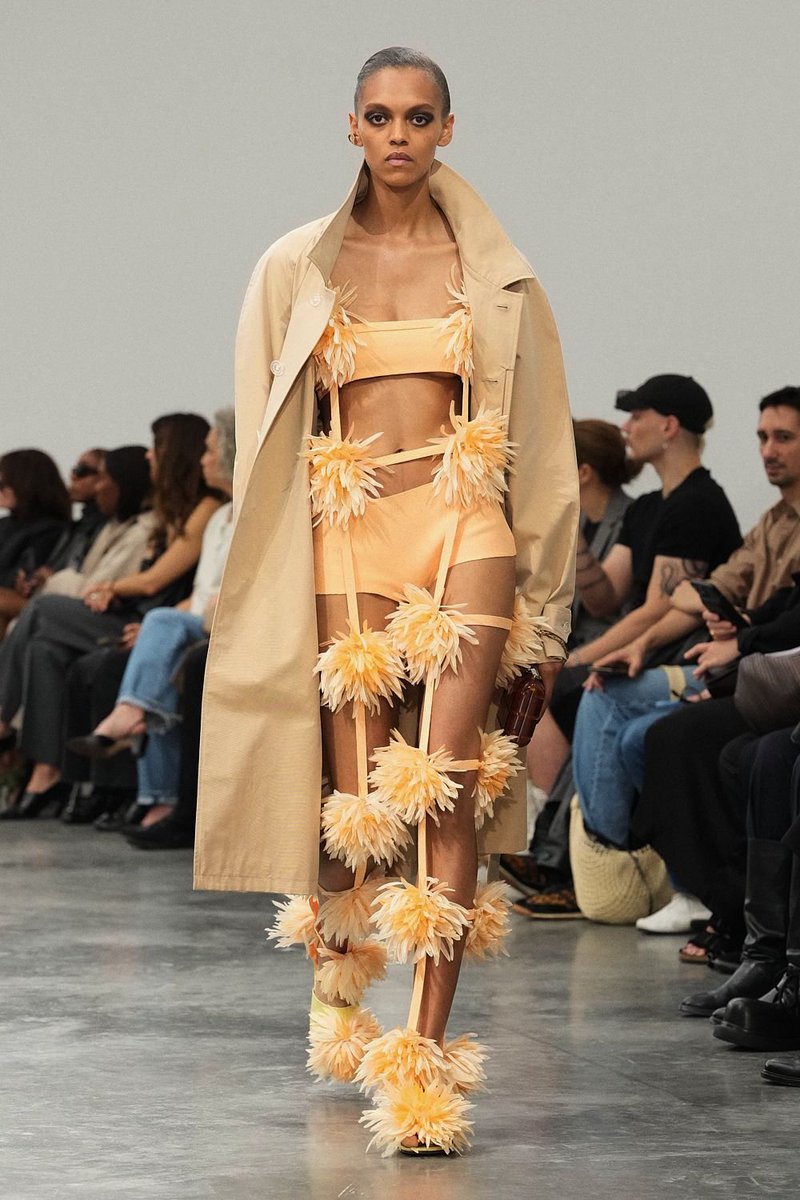 itgirlbackup's tweet photo. Courrèges ss27 https://t.co/zN5lApU222