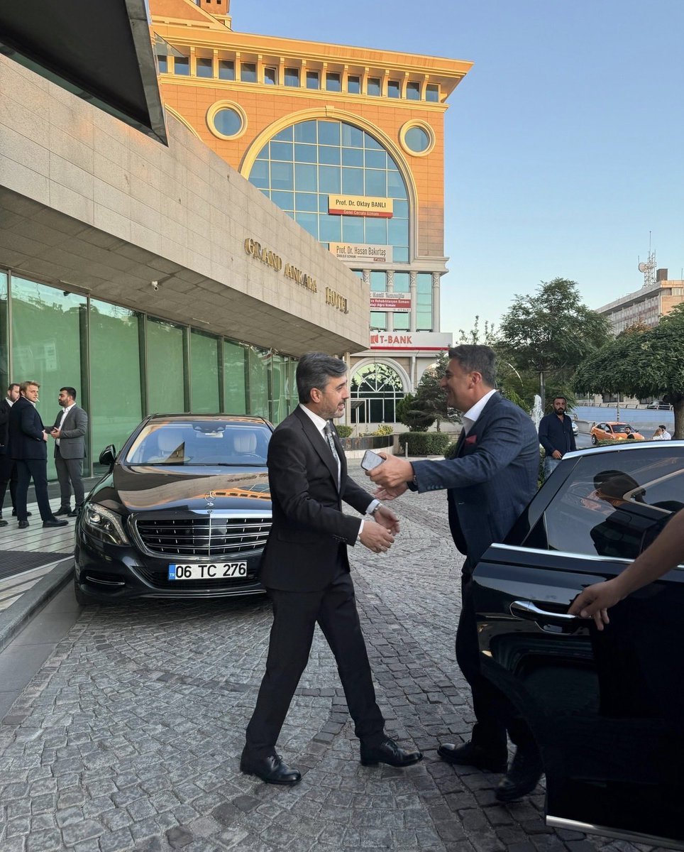 HamidiTaner's tweet photo. Bugün açıklanan Valilik hizmetleri vatandaş memnuniyet oranlarında ilk sırada yer alan, çok kıymetli hemşehrimiz Tunceli Valimiz Sayın Şefik Aygöl’ü gönülden tebrik ediyorum.

Devletimizin şefkatini, güler yüzünü ve hizmet anlayışını vatandaşlarımızla buluşturan; çalışkanlığı, gayreti ve insan odaklı yönetim anlayışıyla örnek olan Sayın Valimizin bu başarısı bizleri de gururlandırmıştır.

Başarılarının artarak devam etmesini diliyor, kıymetli hemşehrimize görevinde üstün muvaffakiyetler temenni ediyorum.

Yolunuz açık, hizmetleriniz daim olsun🇹🇷🇹🇷
@sefikaygol