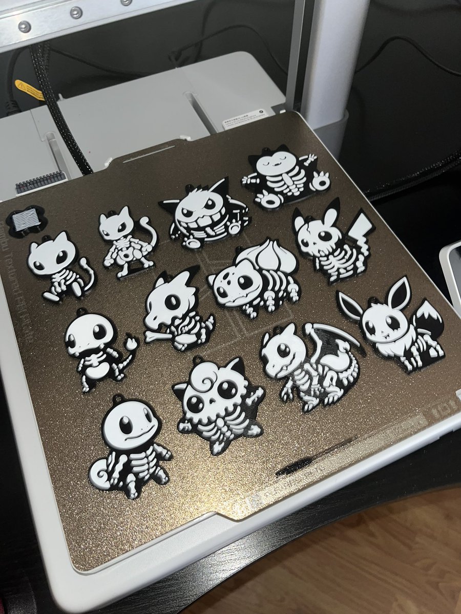 asle_mix's tweet photo. bueno nunca he tenido mas de 100 likes en un tuit y según lo que se de tuiterpuntocom ahora me toca promocionar algo asiquee:
estoy empezando en la impresión 3D y hago llaveros, figuritas, decoración, cosas personalizadas y todo lo que me pidáis!!! os lo dejo a buen preciooo(: https://t.co/d0IAvjnC4O