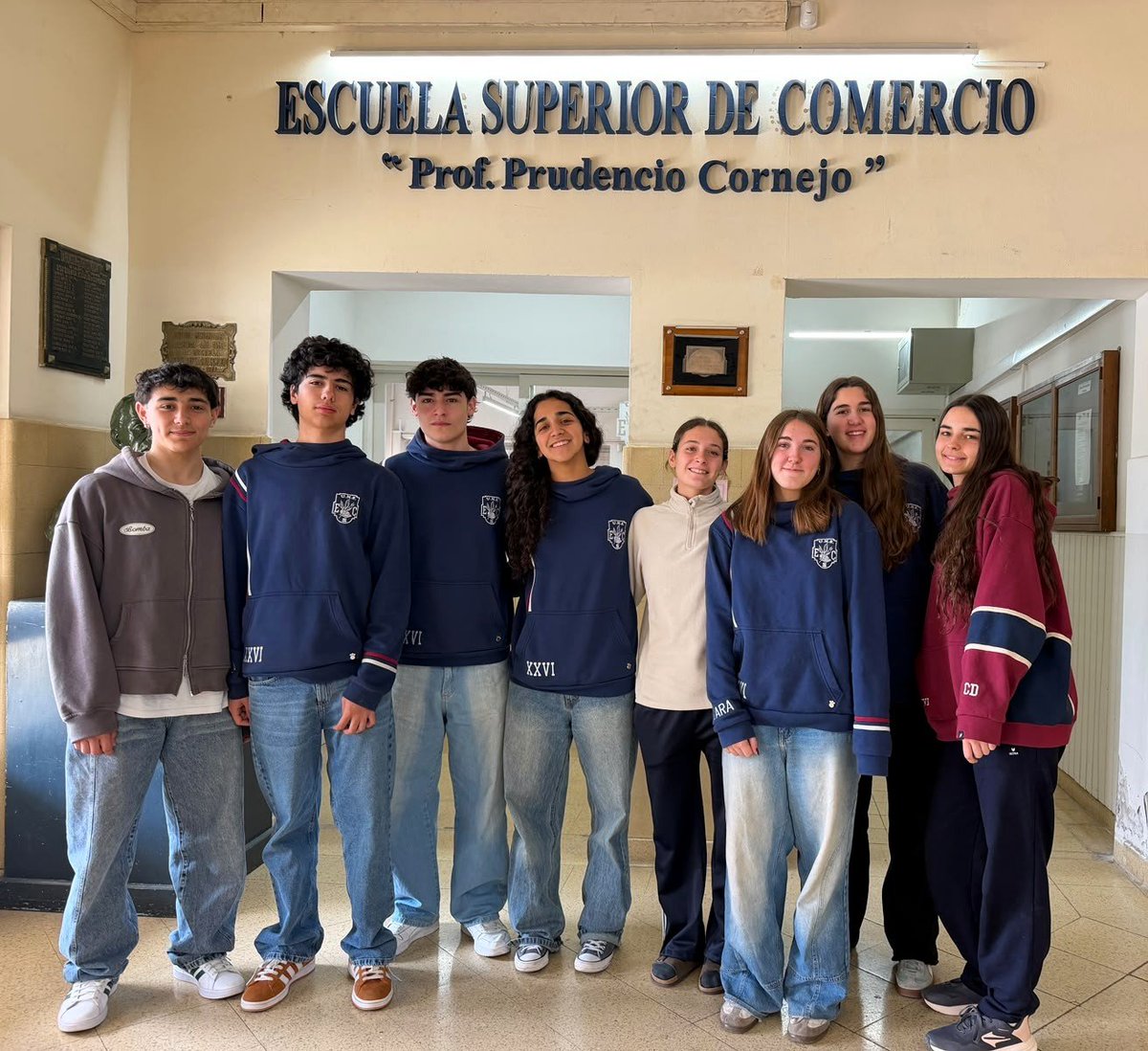 UNS_oficial's tweet photo. 📲Alumnos de la Escuela de Comercio crearon un chat bot que detecta estafas virtuales 🧐

Con su desarrollo ganaron la Olimpíada de Economía Financiera, donde compitieron 10 mil estudiantes de todo el país
👉https://t.co/GazeVEPrw2 https://t.co/NlFI9Uw06r