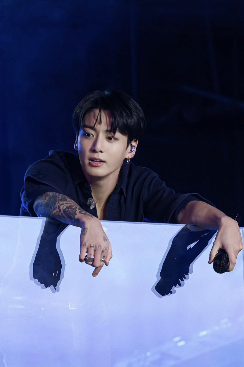 BTS_613Ari's tweet photo. BTS ジョングクの映画「JUNG KOOK: I AM STILL」が日本語字幕付きで放送決定！！

📍放送日：2026年10月3日(土)
📺視聴方法▼
https://t.co/7BZPHEJfQt

GOLDENショーケースからタイムズスクエア公演、インタビュー、舞台裏まで、ジョングクが歩んだ道のりと黄金の瞬間を収めたドキュメンタリーです🥹 https://t.co/oKvmnEiBz4