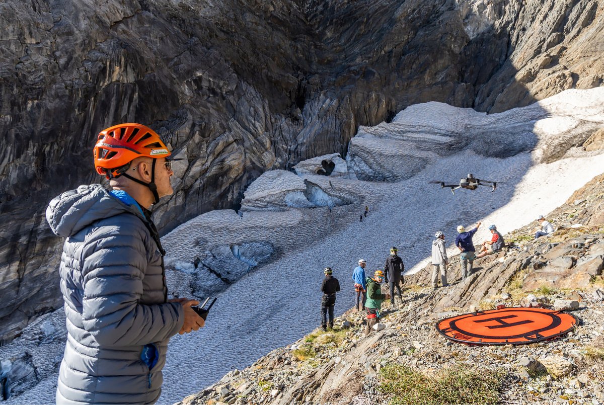 subfossilguy's tweet photo. On 25th Sept., took place the biennial survey of Arcouzan Gl. (Mt Valier) the most ‘special’ of the Pyrenean glaciers! 🧊💪

Despite all the heatwaves, it was covered in firn, but amount of remaining ice and flow are limited 🌊🔥

📷 F. Laurens/H. Lucas
https://t.co/DzYynpramP https://t.co/nwfu9Kl7l7