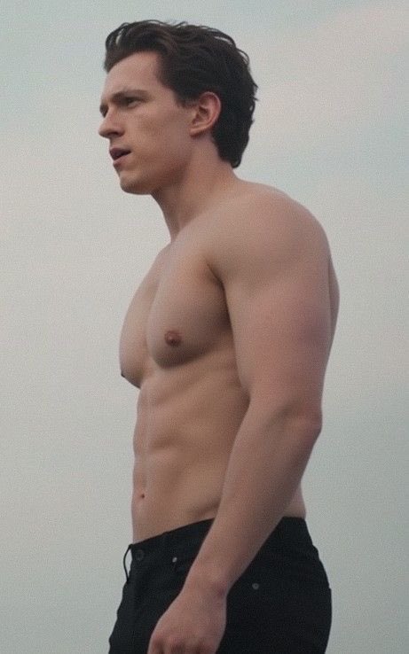 Laviniao4's tweet photo. Which is actually the best version of Spiderman

  Spiderman 20’s               Spiderman 30’S https://t.co/9FtZuWrNof