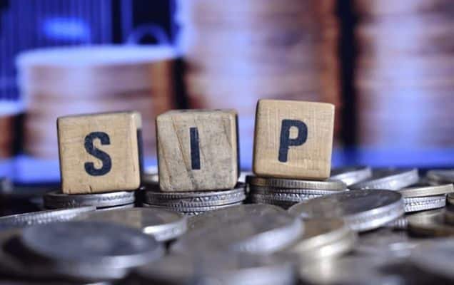 IndiaData_'s tweet photo. 🚨  SIP accounts rise 84% in six years; under-30 investors’ share jumps from 23% to 38%: EY https://t.co/2hwmSHkiAG