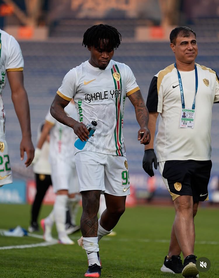 mr_ouro_'s tweet photo. On sait tous pourquoi Gift Orban est zappé… Même le Nigéria ne le calcule pas. Ceux qui l’ont connu à Lomé savent de quoi je parle.

Mais à cette allure, il faut peut-être ramener l’individu et essayer de le contrôler… 

C’est l’actuel meilleur buteur du championnat turc. https://t.co/aTlP4Iq6dN