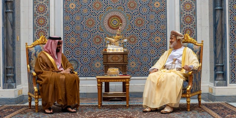 FMofOman's tweet photo. 📸 | استقبل حضرة صاحب الجلالة السلطان هيثم بن طارق المعظم - حفظه الله ورعاه - صب��اح اليوم بقصر البركة العامر، سمو الشيخ طحنون بن زايد آل نهيان، نائب حاكم إمارة أبوظبي مستشار الأمن الوطني بدولة الإمارات العربية المتحدة الشقيقة.

جرى خلال المقابلة بحث عددٍ من الموضوعات التي تهمّ البلدين الشقيقين على مختلف الأصعدة، بما يخدم المصالح والتطلعات المشتركة، علاوةً على تبادل الآراء حول التطورات المتسارعة في المنطقة، وسبل تحقيق التهدئة وخفض التوترات، عبر الطرق الدبلوماسية المتوازنة وتكثيف التنسيق والتشاور؛ بما يكفل حماية مصالح الدول وأمنها.