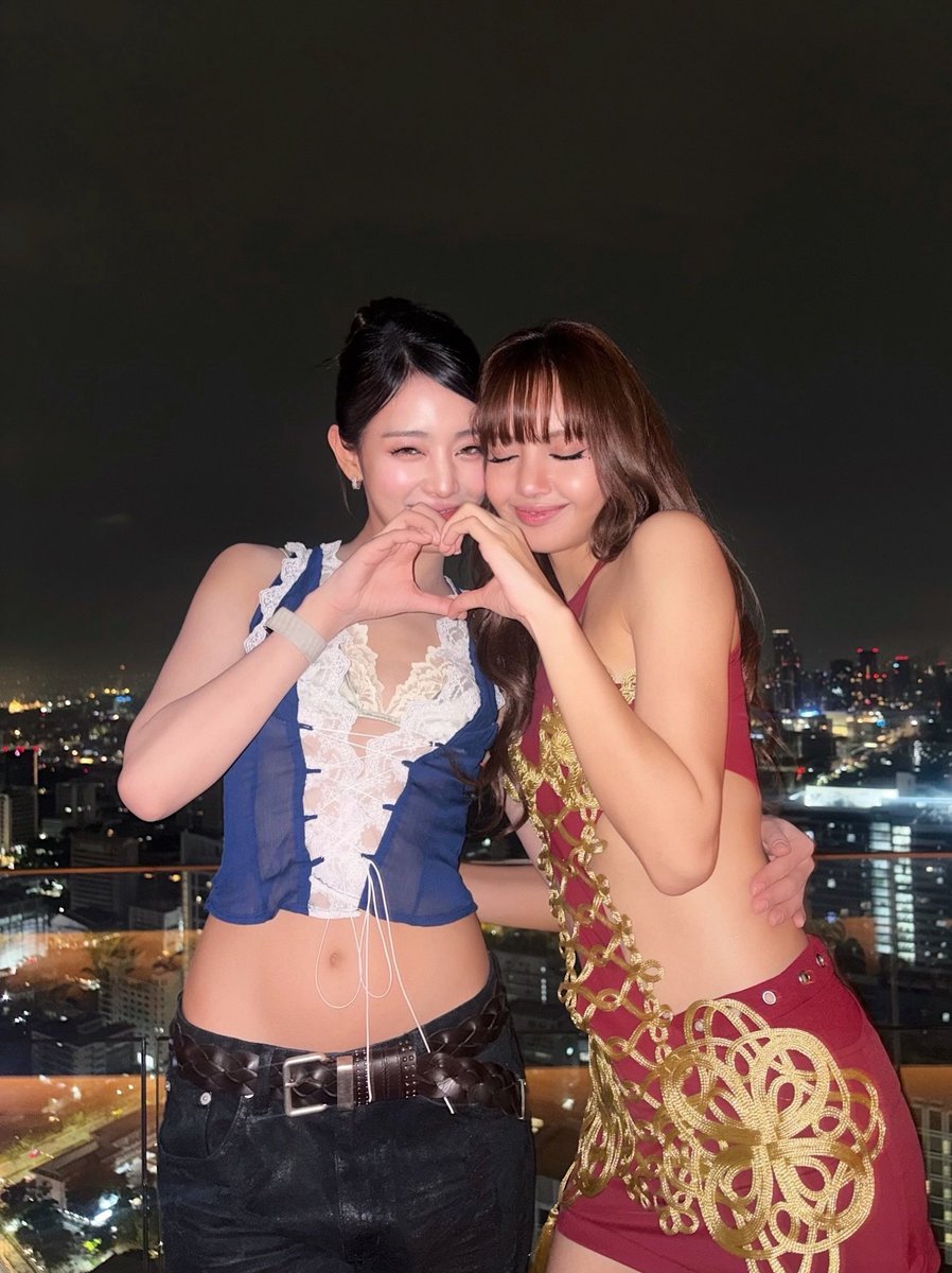 crushourliz's tweet photo. มินนี่มาลงไอจีกับลิซ่างาน Listening Party น่ารักมากสองสาว

#LISA #LALISA @wearelloud https://t.co/h2cj9y5VmQ