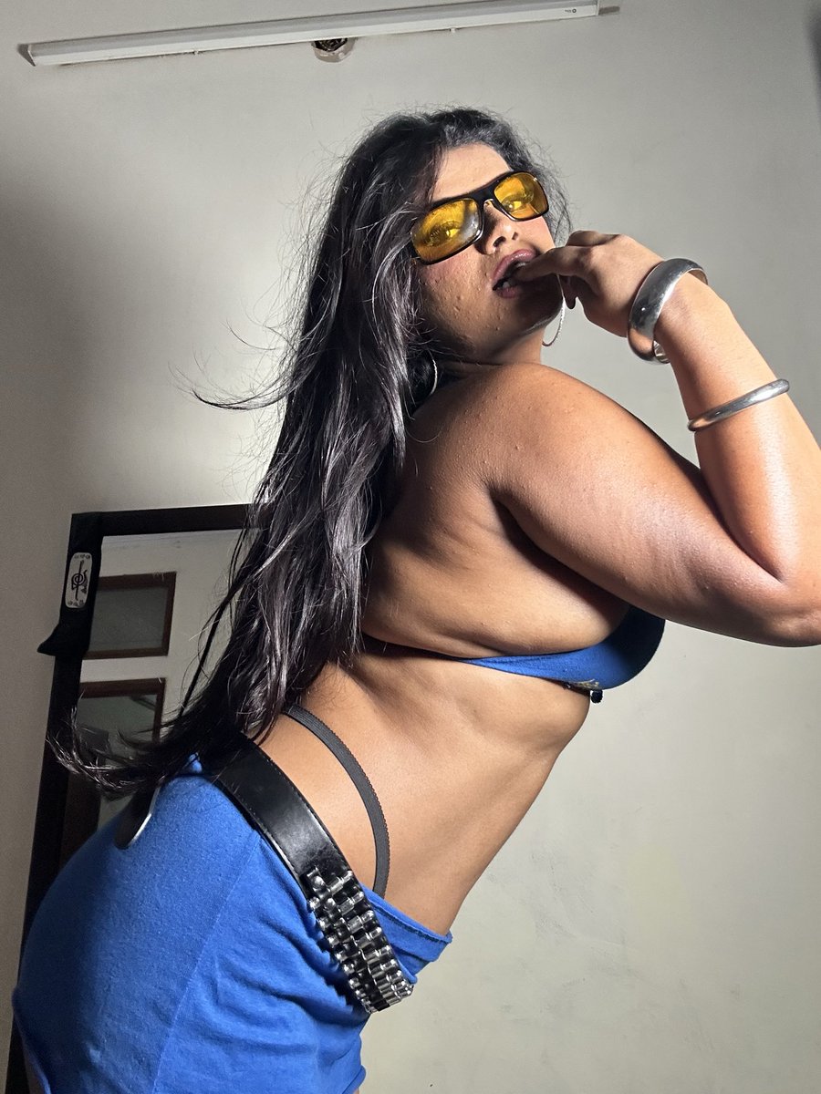 Mjnidhi's tweet photo. Updated my living room art wall 💋🪄also ruined my comfy tshirt to make this co-ord set 💙 https://t.co/u5y6MIm65K