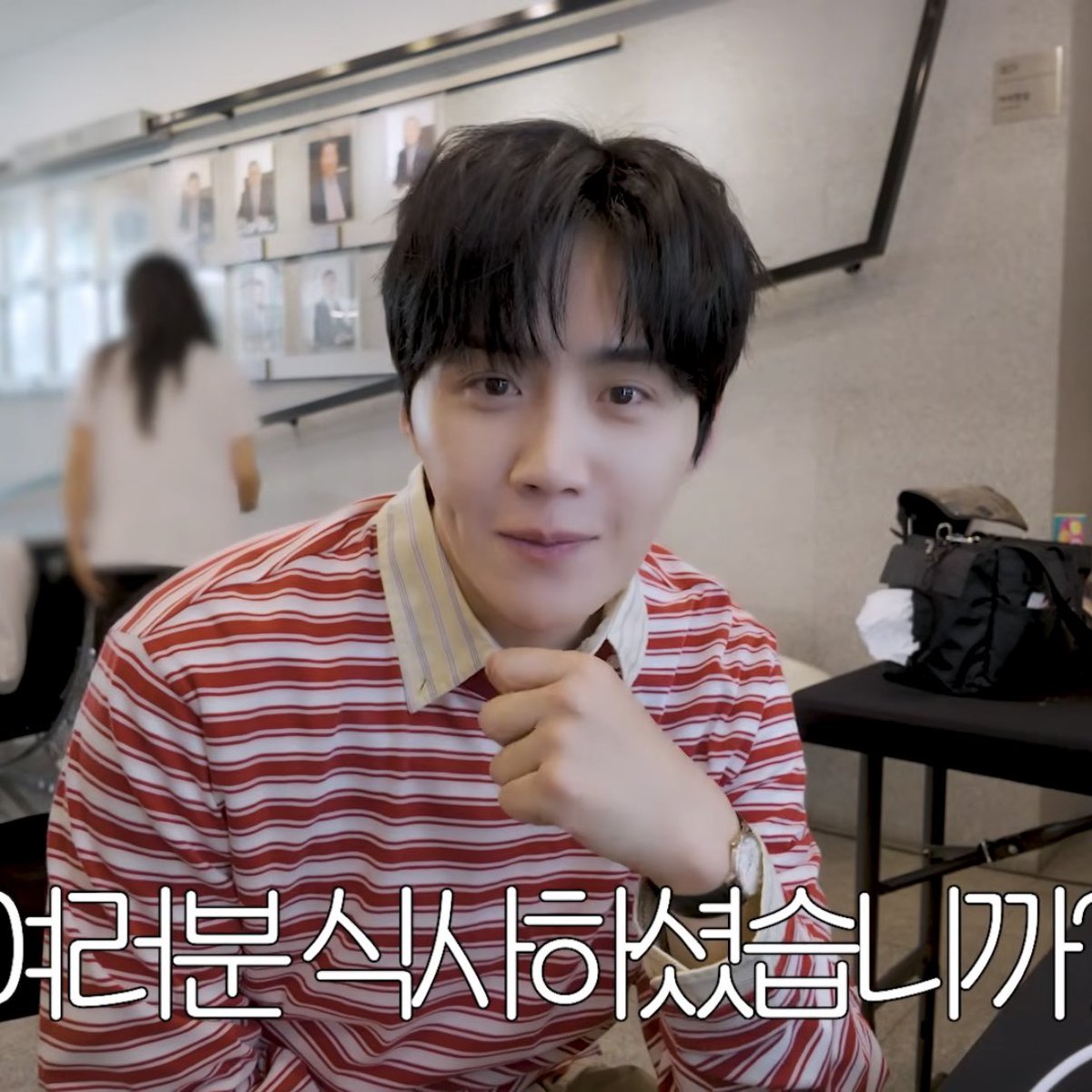 tteonbbo's tweet photo. 아 ㅜ 식사무새 ㅜㅜ 
머리 반깐 ㅁㅊ다 ❤️❤️❤️❤️ https://t.co/ViLIU6whWu