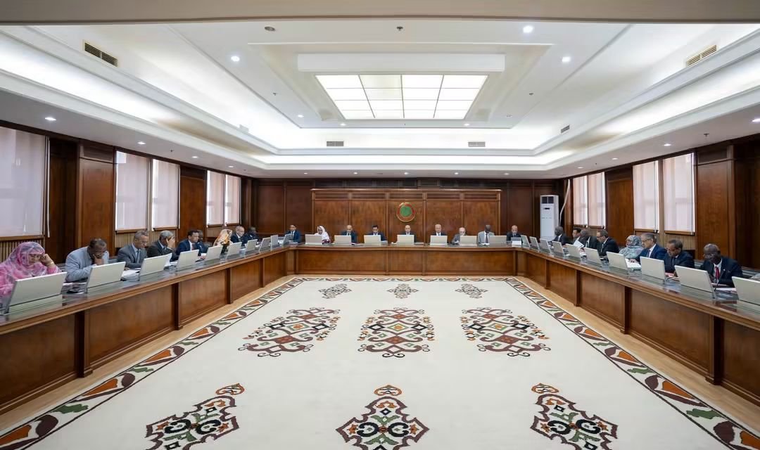 mauritaniahadth's tweet photo. مجلس الوزراء يستأنف اليوم الأربعاء اجتماعاته الأسبوعية برئاسة الرئيس محمد ولد الشيخ الغزواني في القصر الرئاسي بنواكشوط، بعد توقف أسبوع تزامنًا مع الجولة الرئاسية في آدرار وإنشيري. 
#موريتانيا_الحدث https://t.co/fHUcOXinms