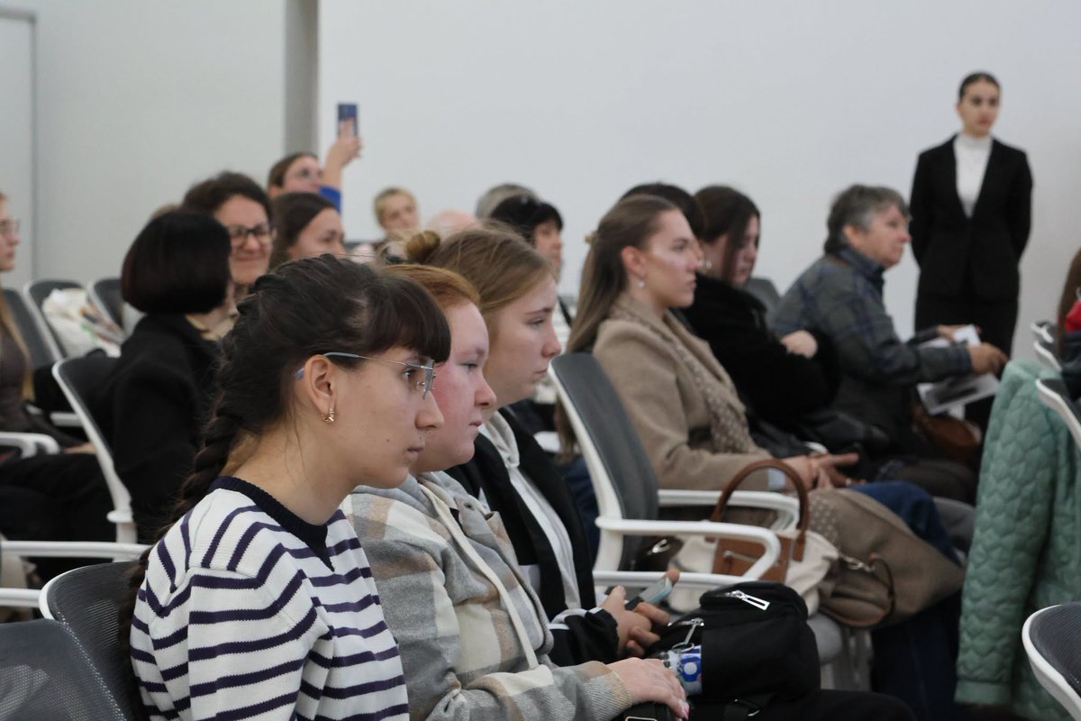 BiblioNationala's tweet photo. La #BNRM a avut loc lansarea volumelor „Năframa Moldovei” și „Năframa Scumpiei”, semnate de Maria Romanciuc – două lucrări care readuc în atenție un obiect aparent simplu, dar cu o profundă încărcătură culturală și simbolică.
🔗https://t.co/dP4YusWslX
📽️ https://t.co/r5JuMArGVV https://t.co/YK6EUNifDv
