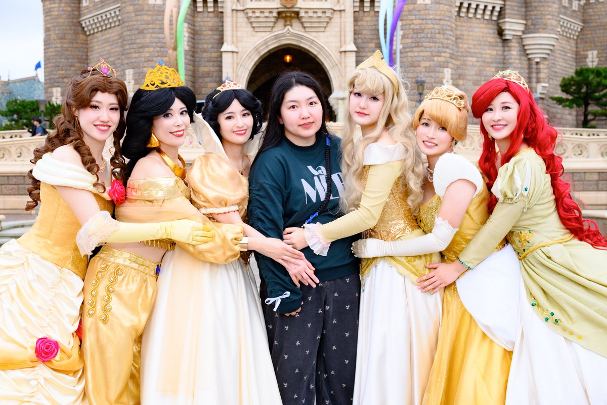 KiSs_SuLlI's tweet photo. 今年もいつメンで✨❤️
ゴールデンのプリンセスしてきた🥰

#Dハロ仮装 https://t.co/LzfAOkVYEw