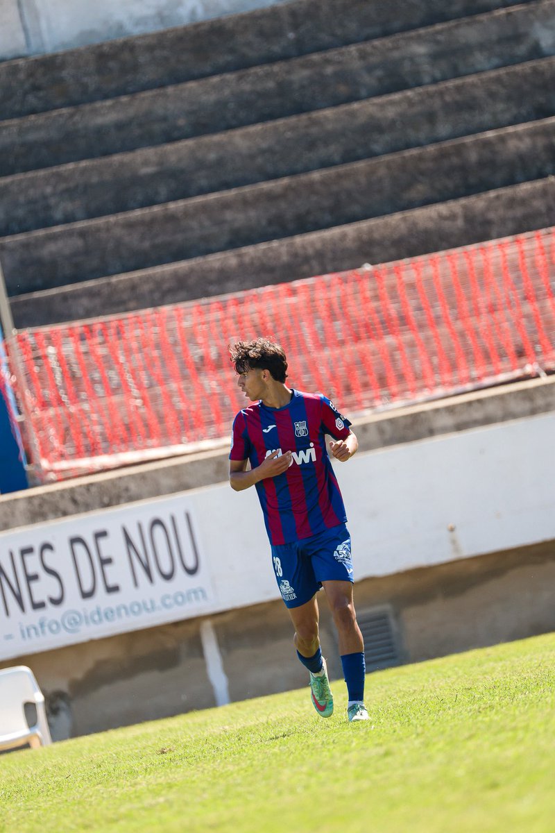 udpoblense's tweet photo. Rafel Garcรญa jugador del JUVENIL A va disputar minuts el darrer partit contra el @Academia_VCF ๐
#OrgullPobler #MesQueMai https://t.co/C7PkK8HBfI