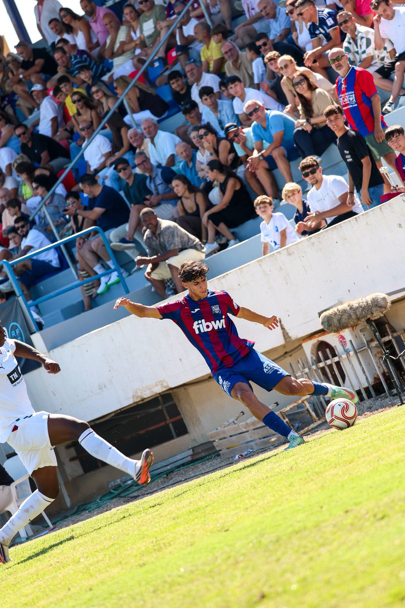 udpoblense's tweet photo. Rafel Garcรญa jugador del JUVENIL A va disputar minuts el darrer partit contra el @Academia_VCF ๐
#OrgullPobler #MesQueMai https://t.co/C7PkK8HBfI